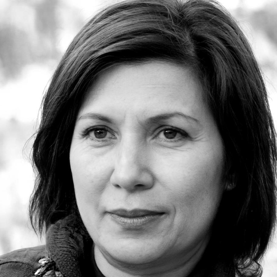 Elena Martínez, instructora de análisis financiero